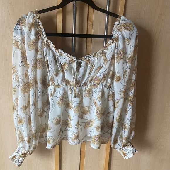 Astr The Label Andromeda Floral Blouse Size Medium - Picture 3 of 8